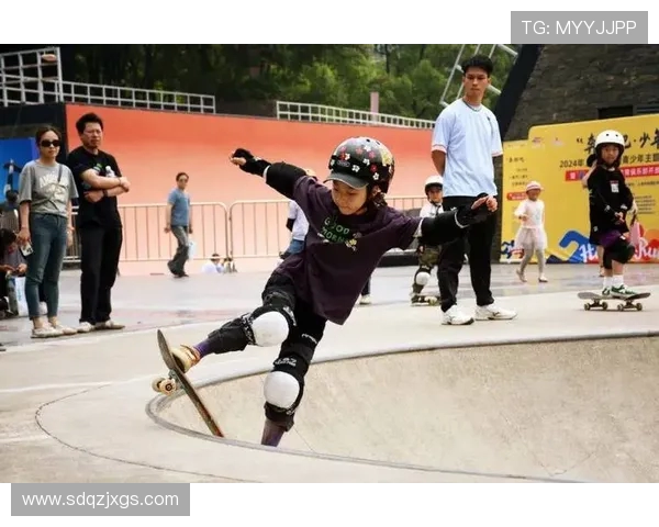 南京极限运动队在滑板精英赛中的辉煌突破与成长历程全景回顾