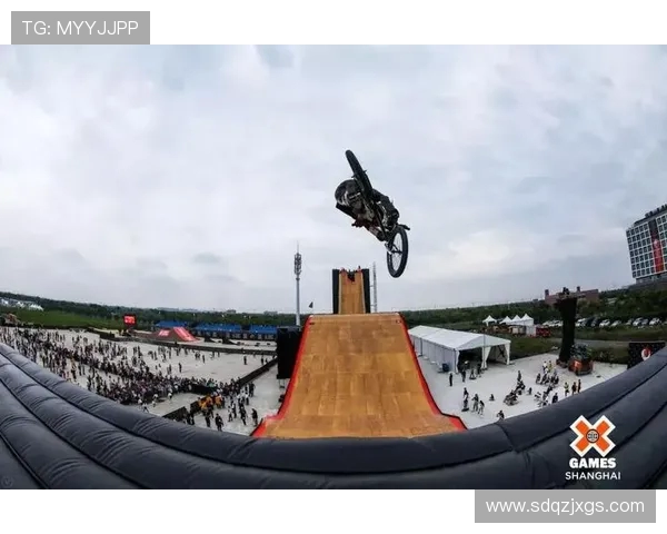 武汉极限运动队与上海极限运动队的对决分析与力量较量全景回顾 武汉极限运动队与上海极限运动队的对决分析与力量较量全景回顾