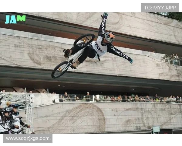 深圳极限运动队比赛经验深度对比与启示分析 深圳极限运动队比赛经验深度对比与启示分析