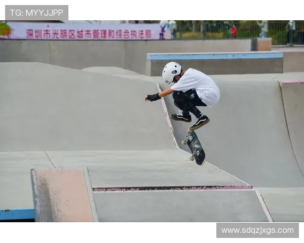 深圳滑板队的战术分析与盯防策略探讨 深圳滑板队的战术分析与盯防策略探讨