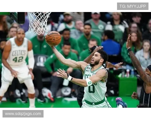 凯尔特人对决快传展现精彩篮球对抗与战术博弈