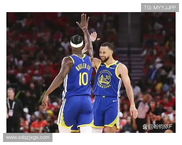 勇士与掘金对决库里精彩得分表现引发球迷热议 勇士与掘金对决库里精彩得分表现引发球迷热议