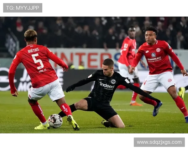 科隆与波鸿首发阵容揭晓双方战术布局引发关注 科隆与波鸿首发阵容揭晓双方战术布局引发关注