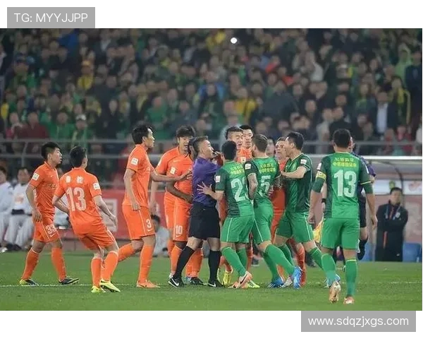 北京足球队状态引发热议球迷与专家观点大相径庭