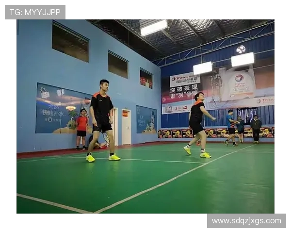 羽毛球深度解析深圳羽毛球队如何实现中路突破的战术与训练秘诀 羽毛球深度解析深圳羽毛球队如何实现中路突破的战术与训练秘诀