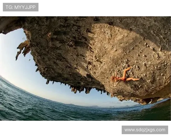 广州攀岩队在极限运动会中以64分稳居积分榜首位